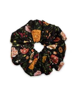 Giga ScrunchieBotticelli Black in Light Faille