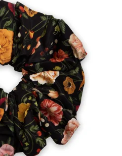 Giga ScrunchieBotticelli Black in Light Faille