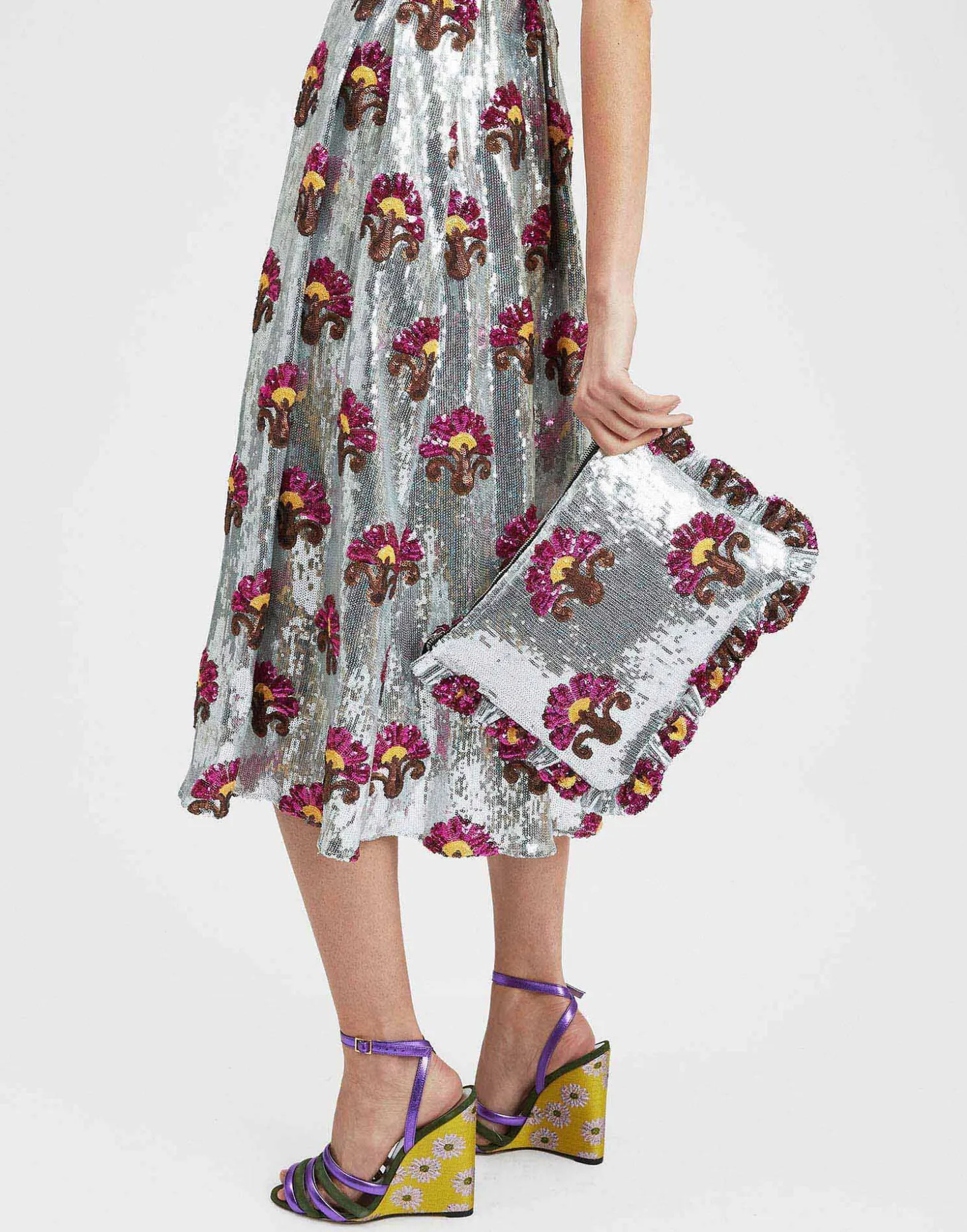 Hand PochetteSilver in Textured Sequins