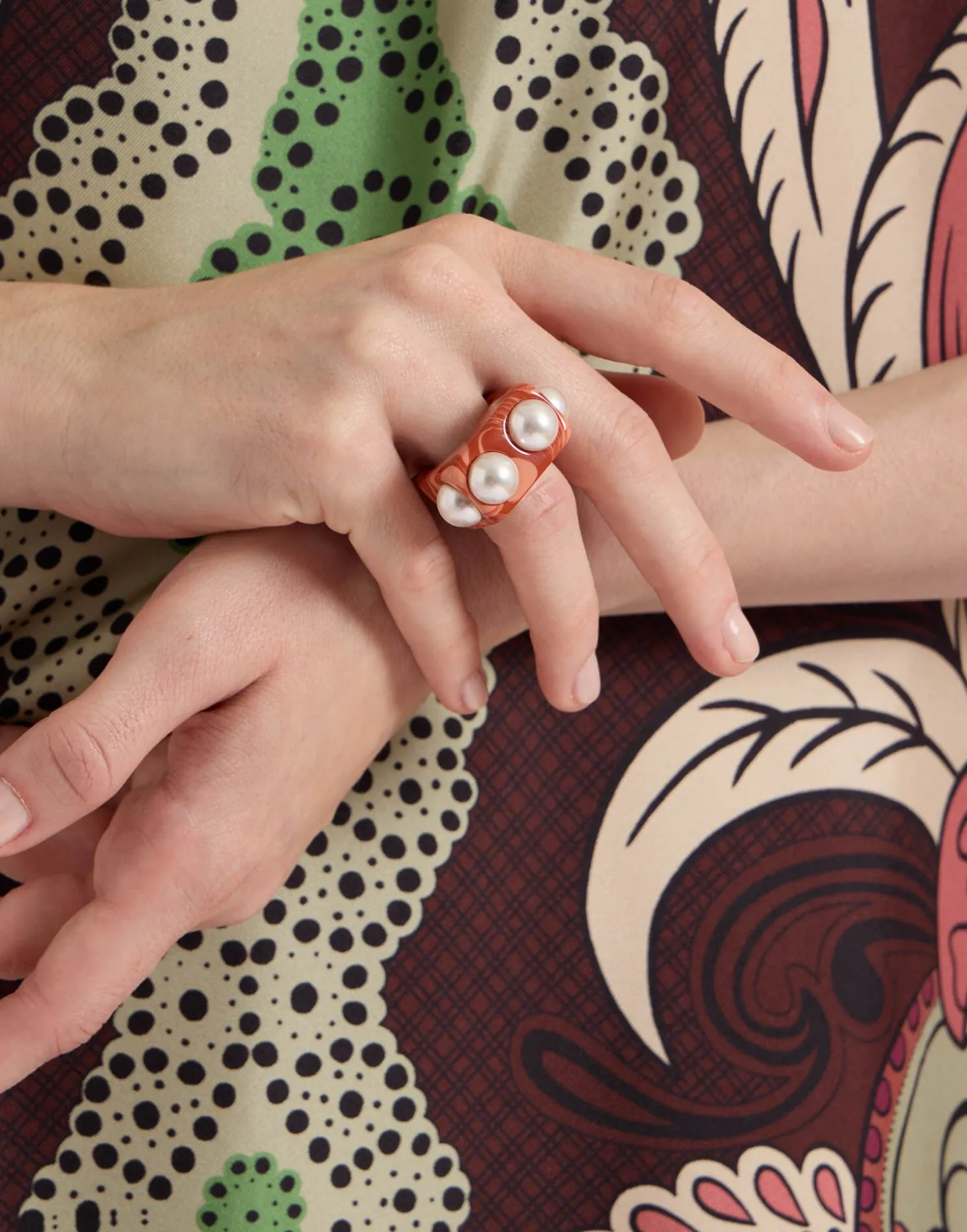 Nefertiti RingSolid Pink in Acrylic Resin