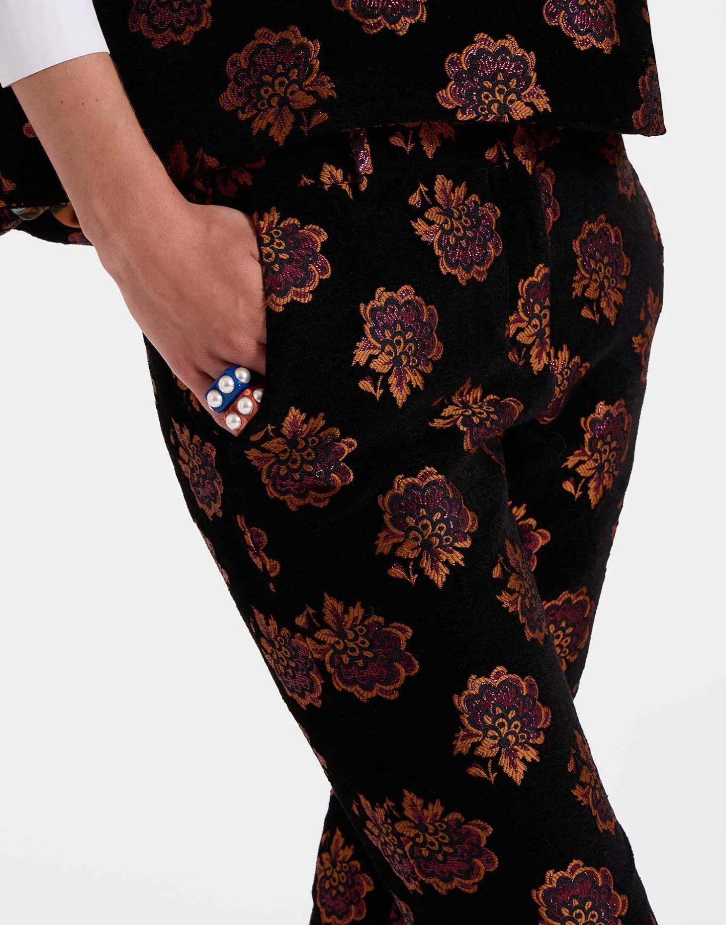 24/7 PantsRosette Black in Jacquard