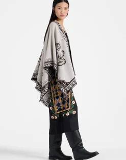 PonchoHerald Cream in Herald Chin&eacute;