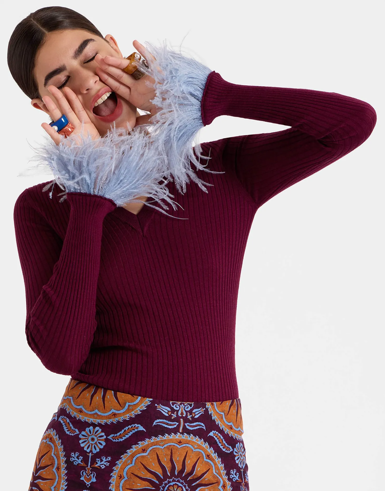 V-Neck High Kick TopSolid Burgandy in Ribbed Silk Cashmere With Feathers