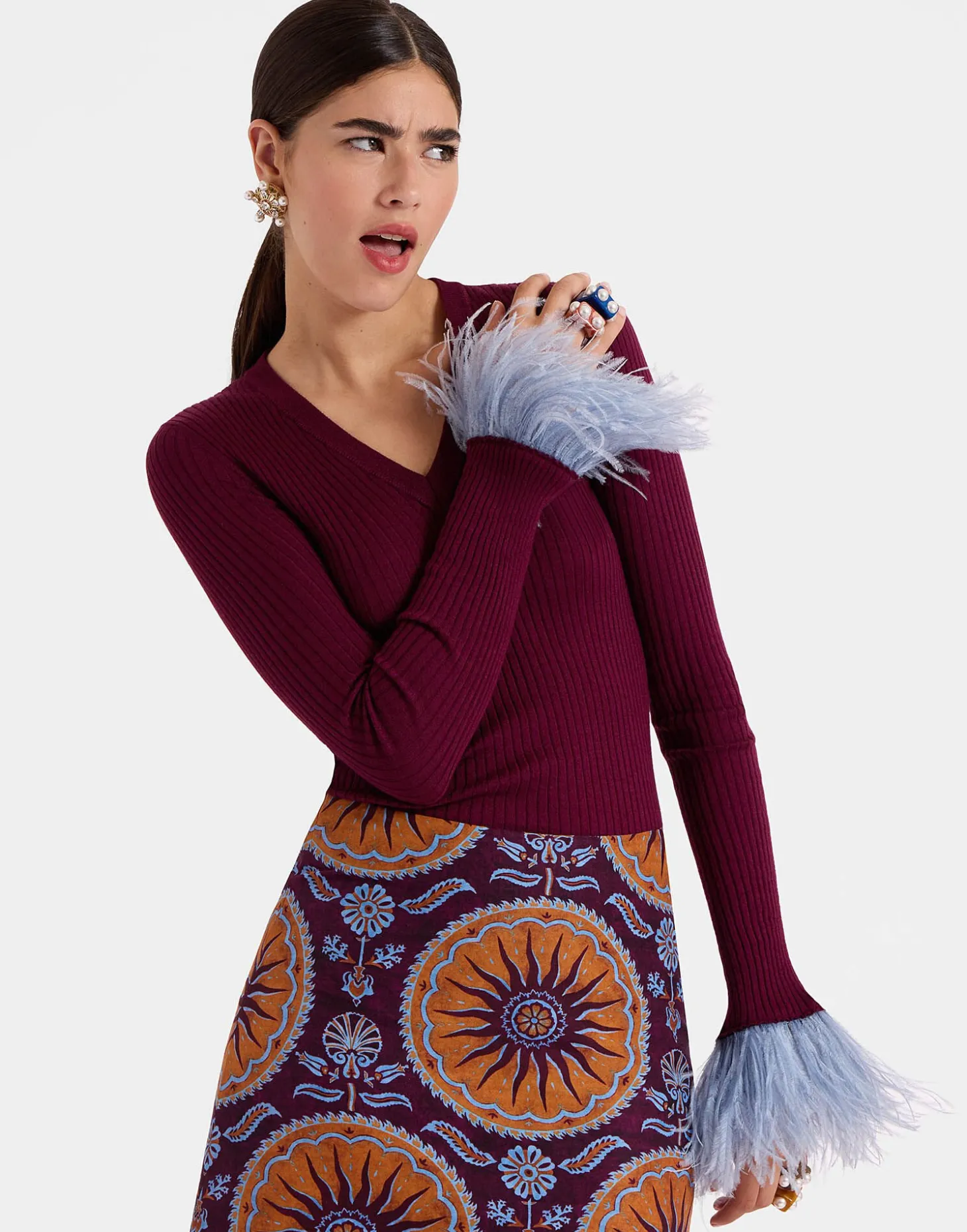 V-Neck High Kick TopSolid Burgandy in Ribbed Silk Cashmere With Feathers
